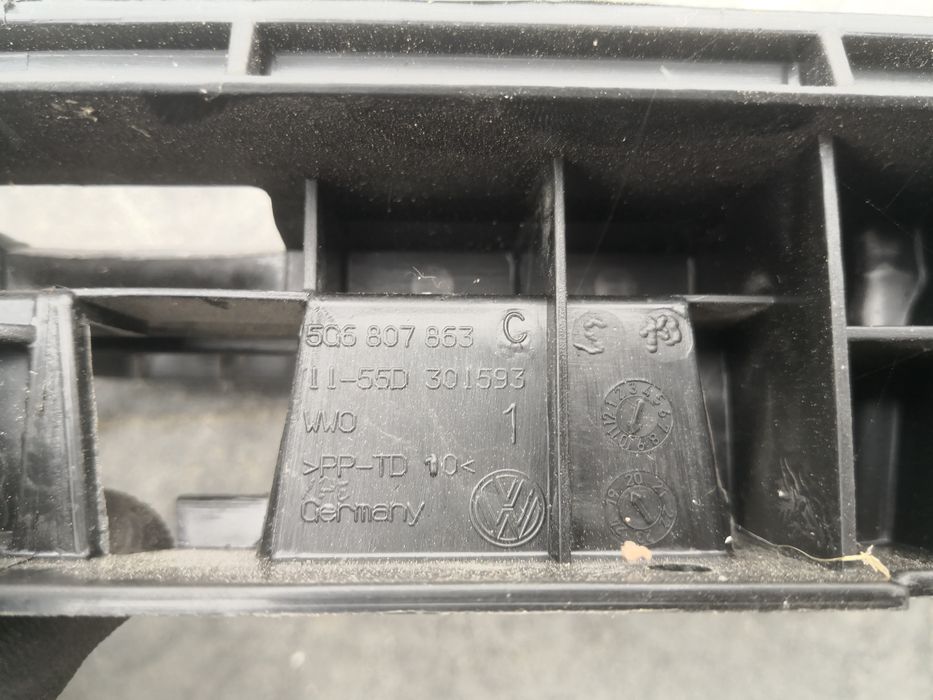 Ślizg zderzaka tylnego Volkswagen Golf VIl 506