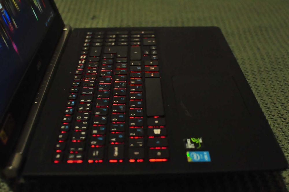 Игровой  ноутбук  Acer VN7 (Core i5 / 8Gb / SSD+HDD / GTX 960  - 4Gb)