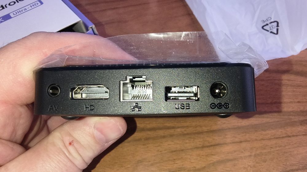 Смарт ТВ приставка Q7 8+128 Гб Android 14 TV Box. Новая не юзаная