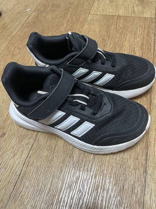 Кроссовки adidas