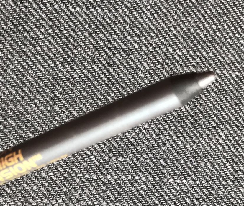 Kredka Revlon Szara Stalowa Żelowa do oczu 02 Steel Flash