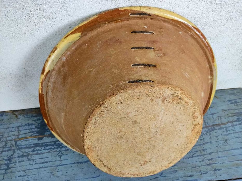 Alguidar em barro vidrado muito antigo