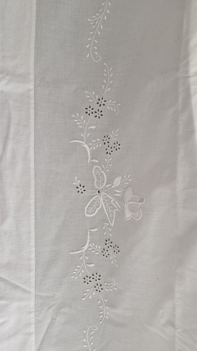Lençois com bordados de Lixa