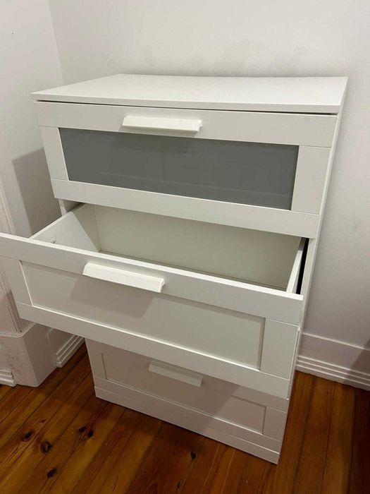 Cómoda IKEA Brimnes 4 Gavetas | Branca/Vidro Fosco