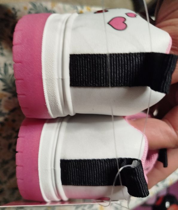 Buty dla dziewczynki Hello Kitty ze świecąca podeszwą rozmiar 26 Nowe