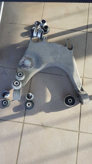 Tuleja wewnętrzna dolnego wahacza tył Audi A8/S8 d2 silentblok