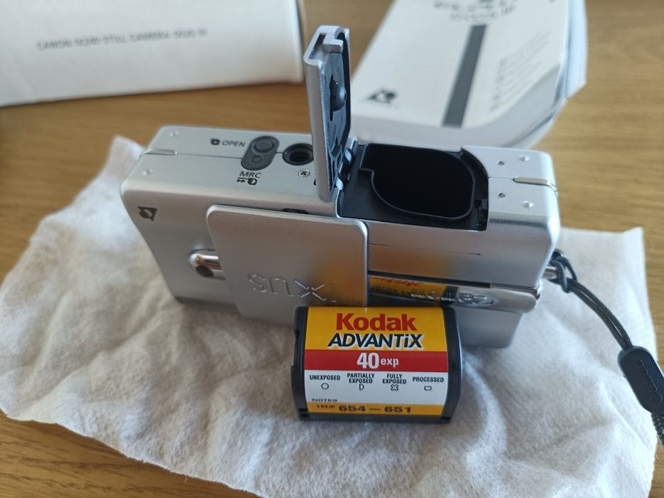 Máquina fotográfica Canon Ixus III