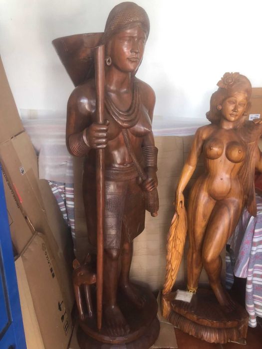 Escultura Africana em Madeira Maciça – 1,80m