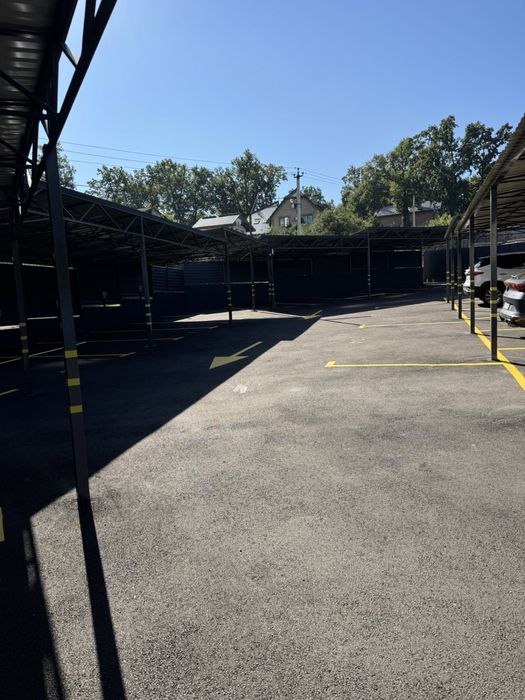 Паркомісце з накриттям