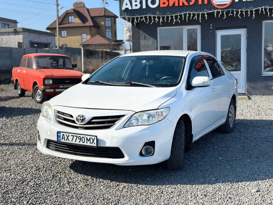 Toyota Corolla  2012 Газ/бензин  Механіка