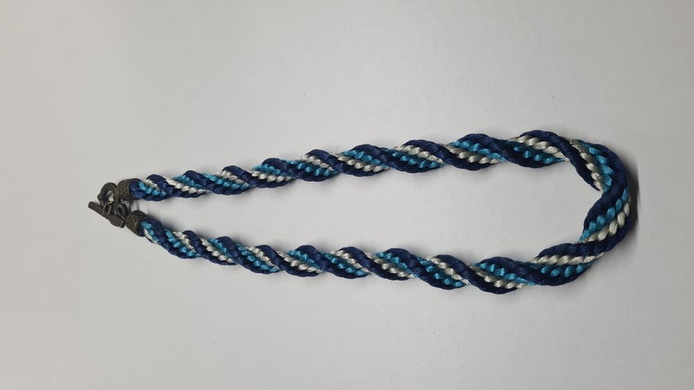 Colares kumihimo em fio de seda