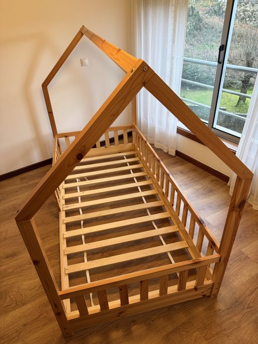 Cama Montessori "Casinha" 90x200 – Madeira Natural sem colchao
