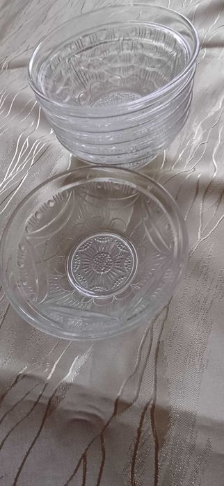 Piękny komplet 6 szt, salaterek szklanych czasy PRL