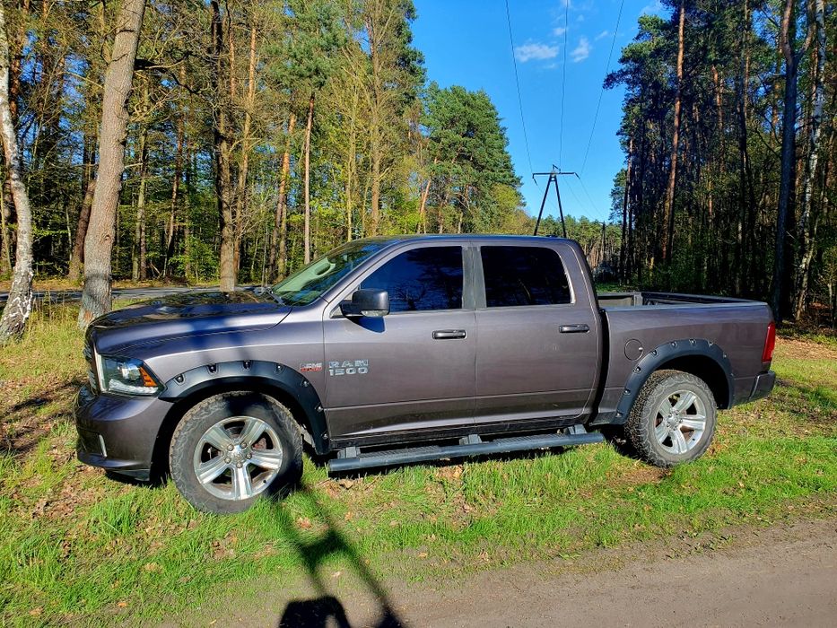 Dodge Ram Sport skóra 4x4 zamiana na motocykl lub Challengera