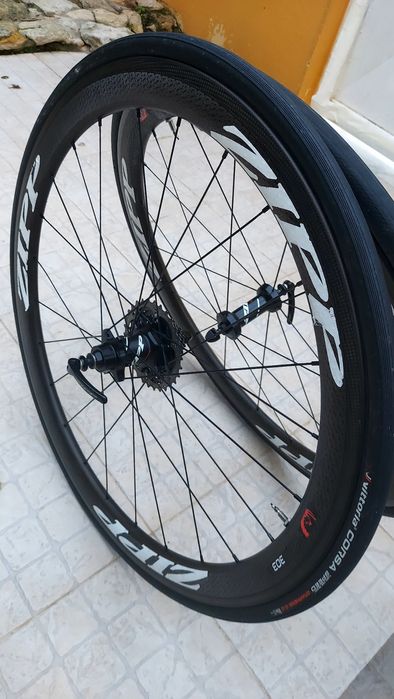 Rodas Zipp303 para pneu e câmara de ar.