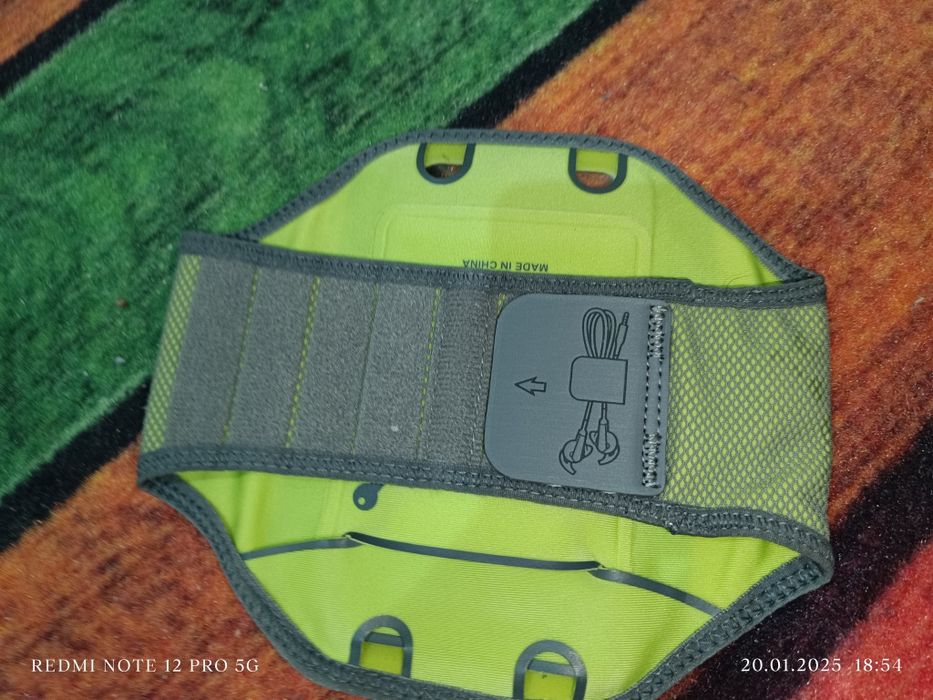 Bose _  running_ Reebok _ Neon- orginalne  sportowe etui na telefon..
