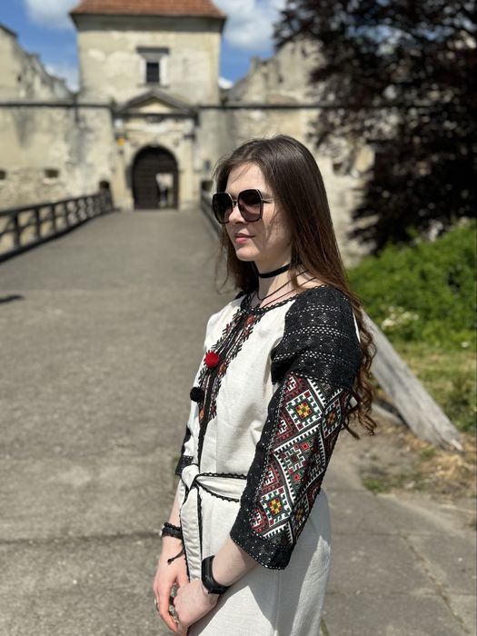 Вишита сукня, ручна вишивка