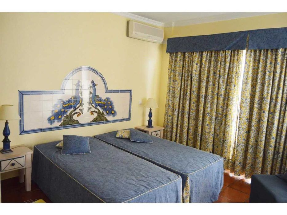 T3 c/AC em condomínio com piscina