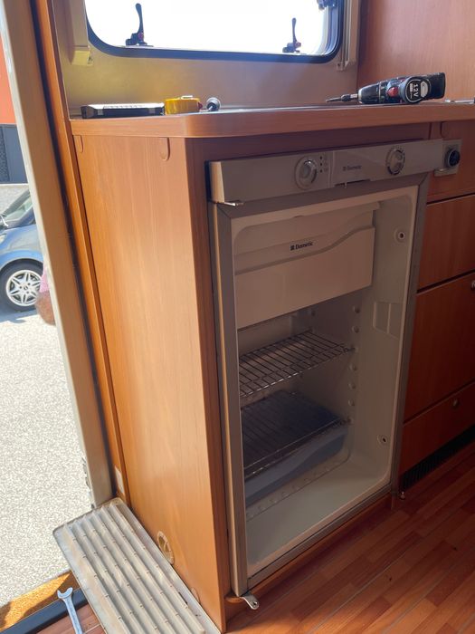 Frigorífico trivalente super funcional - Dometic - ótimo preço