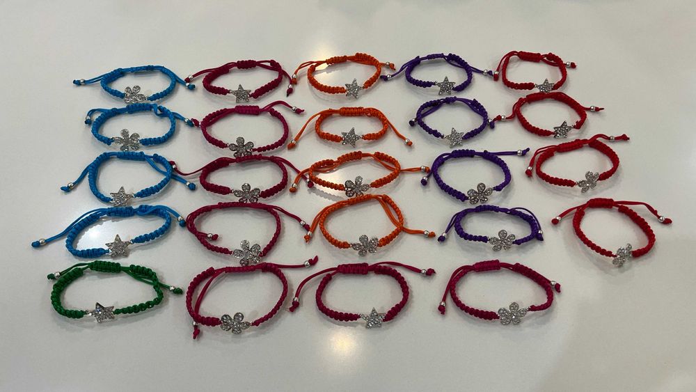 26 pulseiras em macramé ajustáveis