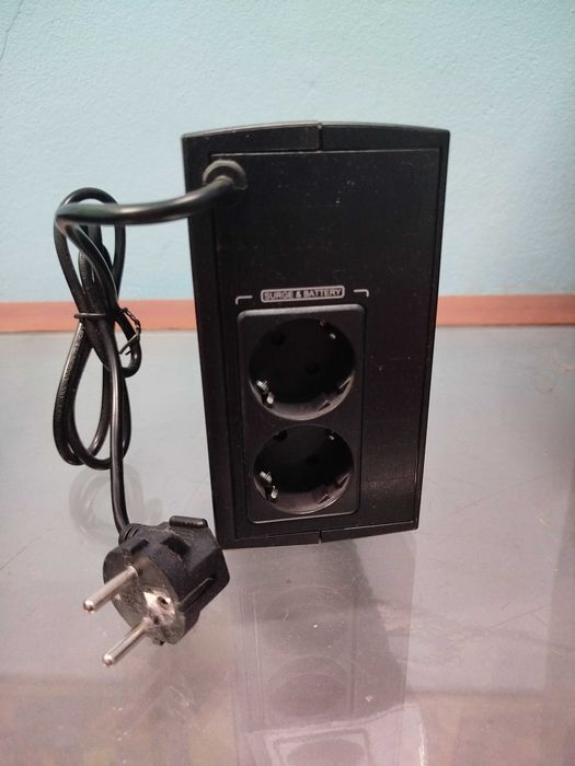 UPS 660 VA Como nova