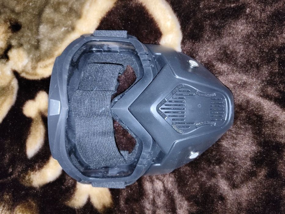 Защитная маска черная