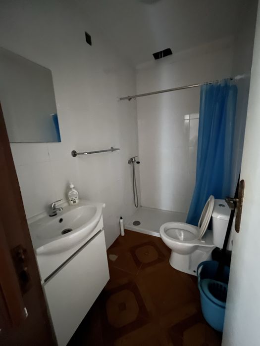 Alugo T2 no centro de Santar