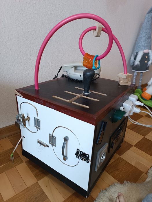 Бізі куб для розвитку