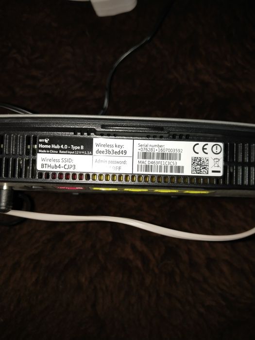 Zestaw trzech routerów używanych z UK