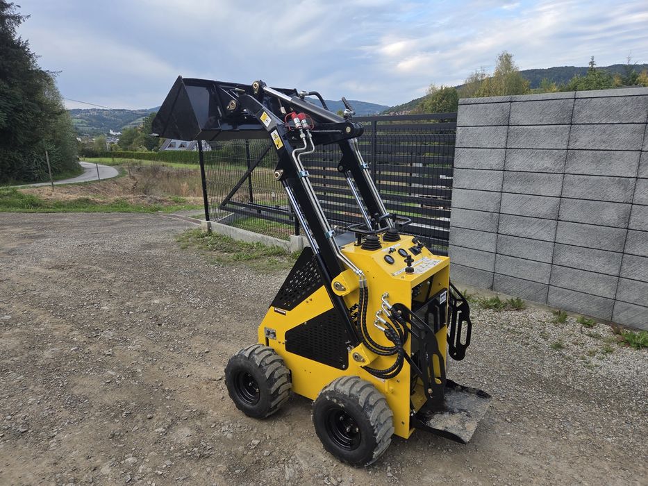 Miniładowarka Skid-Steer na kołach 4x4 ##nie.bobcat.avant#