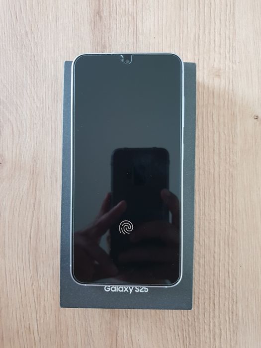 Samsung Galaxy S25 512g + Galaxy Buds