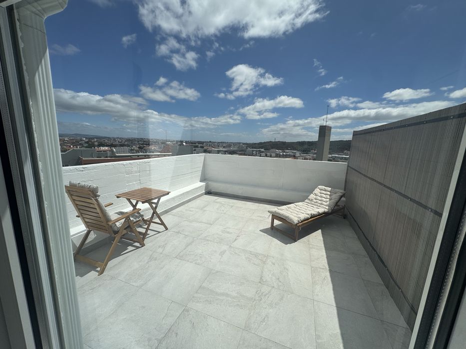Quarto individual com terraço privativo, limpeza semanal e despesas incluídas – Alfragide