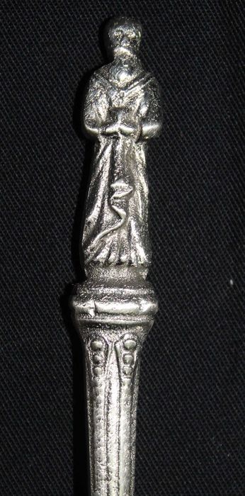 Colher antiga de metal, colher de sobremesa ou para servir frutas.