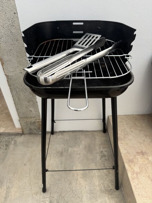 Churrasqueira com utensilios do ikea