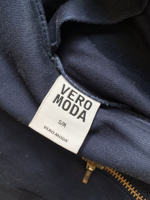 Granatowe spodnie rurki z ozdobnymi suwakami vero moda S M slim