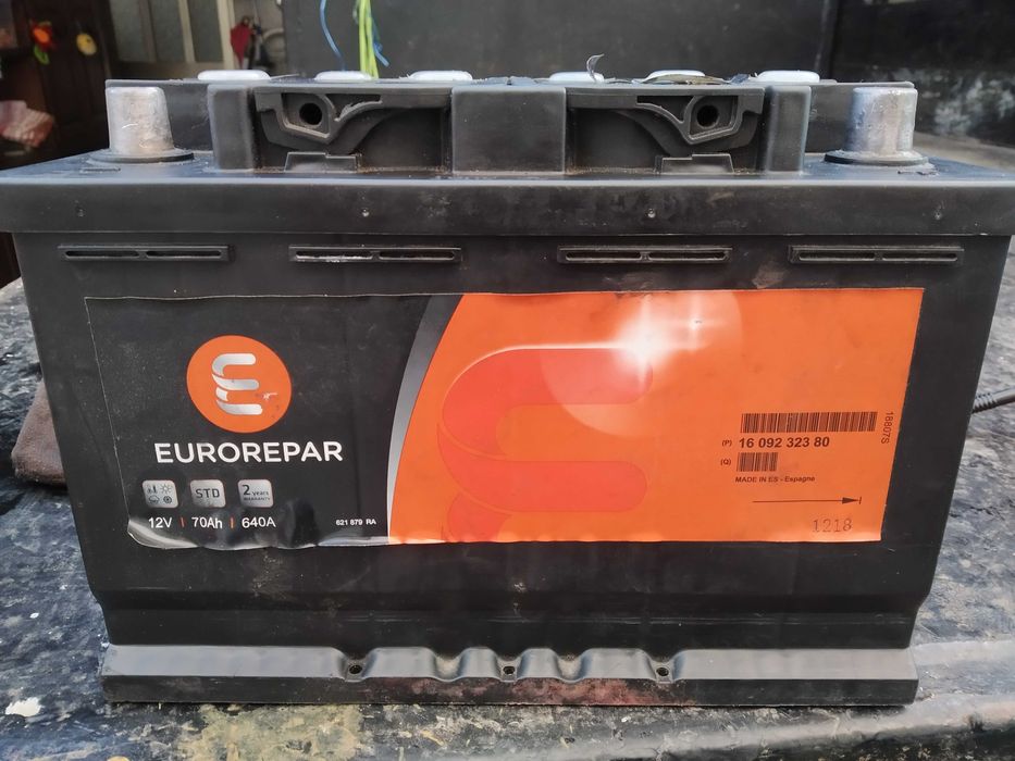 Bateria 70ah 640a positivo a direita.