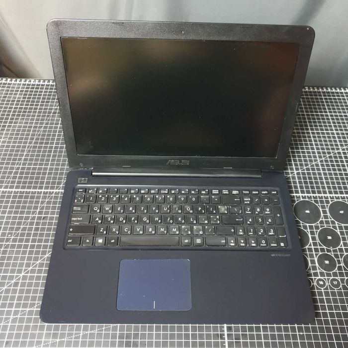 Ноутбук ASUS VivoBook E502NA-DM016T (2 ядра, 4 Гб ddr3L, HDD 500 Гб)