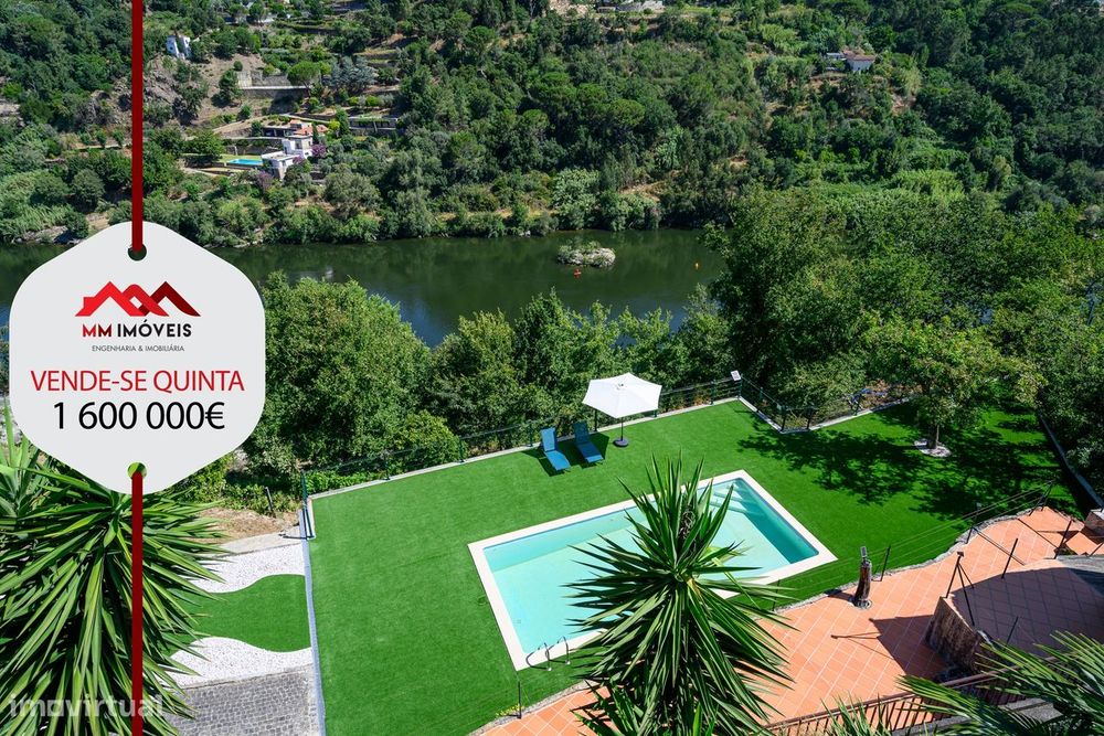 Detached House with Swimming Pool Facing the River