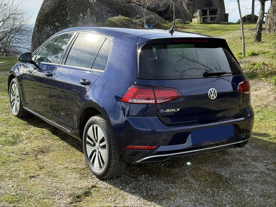 Volkswagen E-Golf 04/2019 cockpit digital