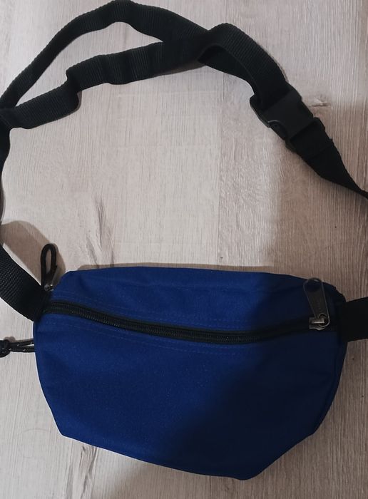 Бананка Eastpak синя