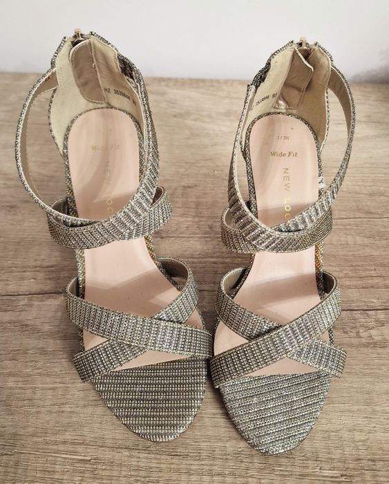 Sandałki na obcasie "New Look"