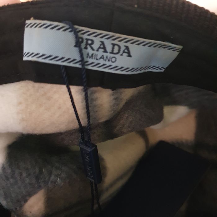 Кепки /фуражки женские с брошью