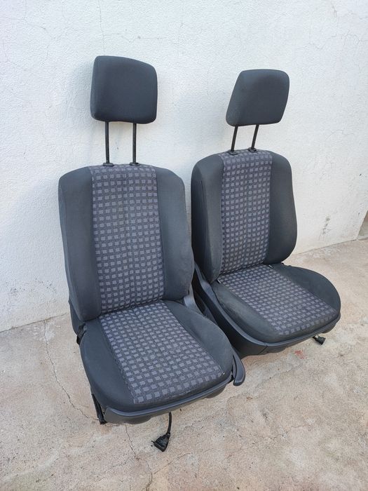Conjunto de dois bancos para Carro