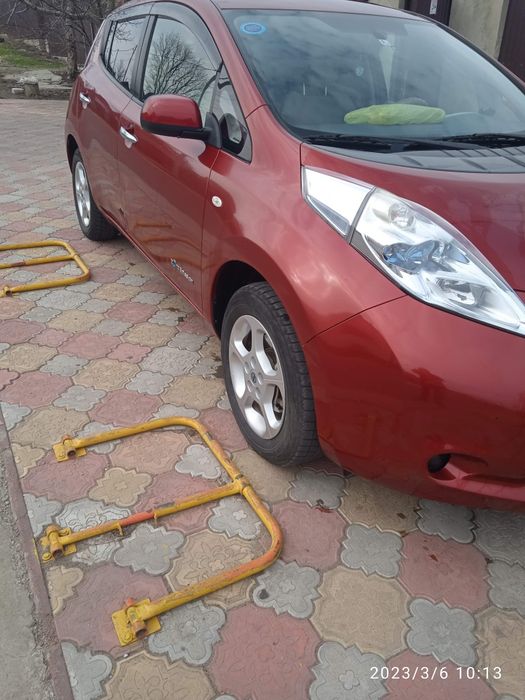 Продаю Nissan leaf