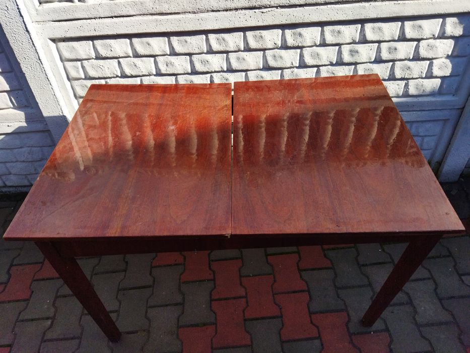 Стіл лакований розкладний