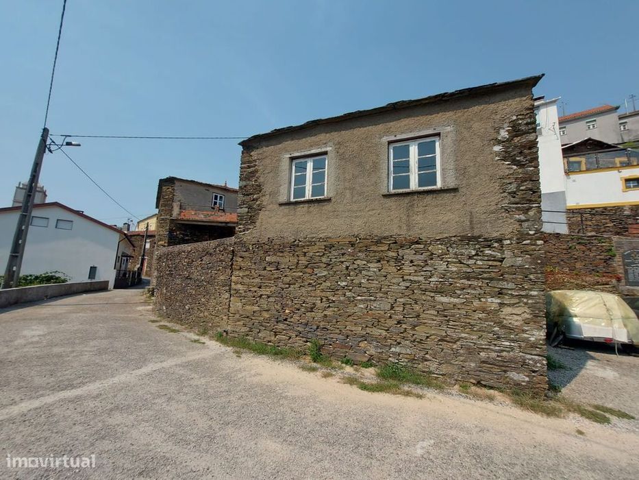 Moradia T2  em Xisto na Aldeia da Relva Velha, Cerdeira e Moura da Ser