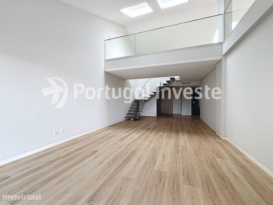 Estupendo Duplex T4 no centro de Carcavelos