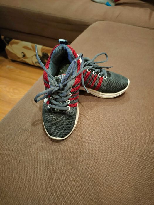 Кроссовки на мальчика.