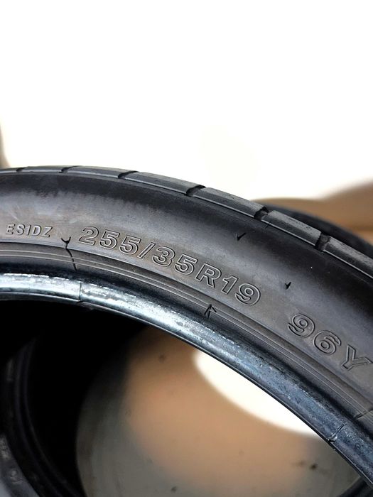 Pneus Bridgestone Potenza S001 - 255/35/19 - Excelentes