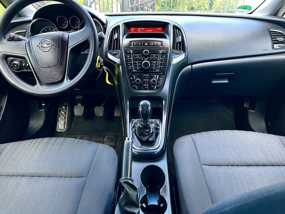 Astra J super stan 2011 rok 1,4  /Zamiana na inne auto też/